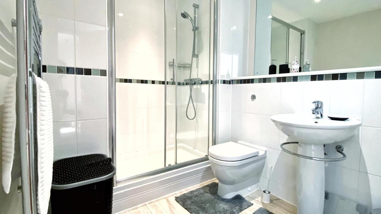 Artistic And Luxurious Apt With Sea View. Beach Side Swansea Buitenkant foto